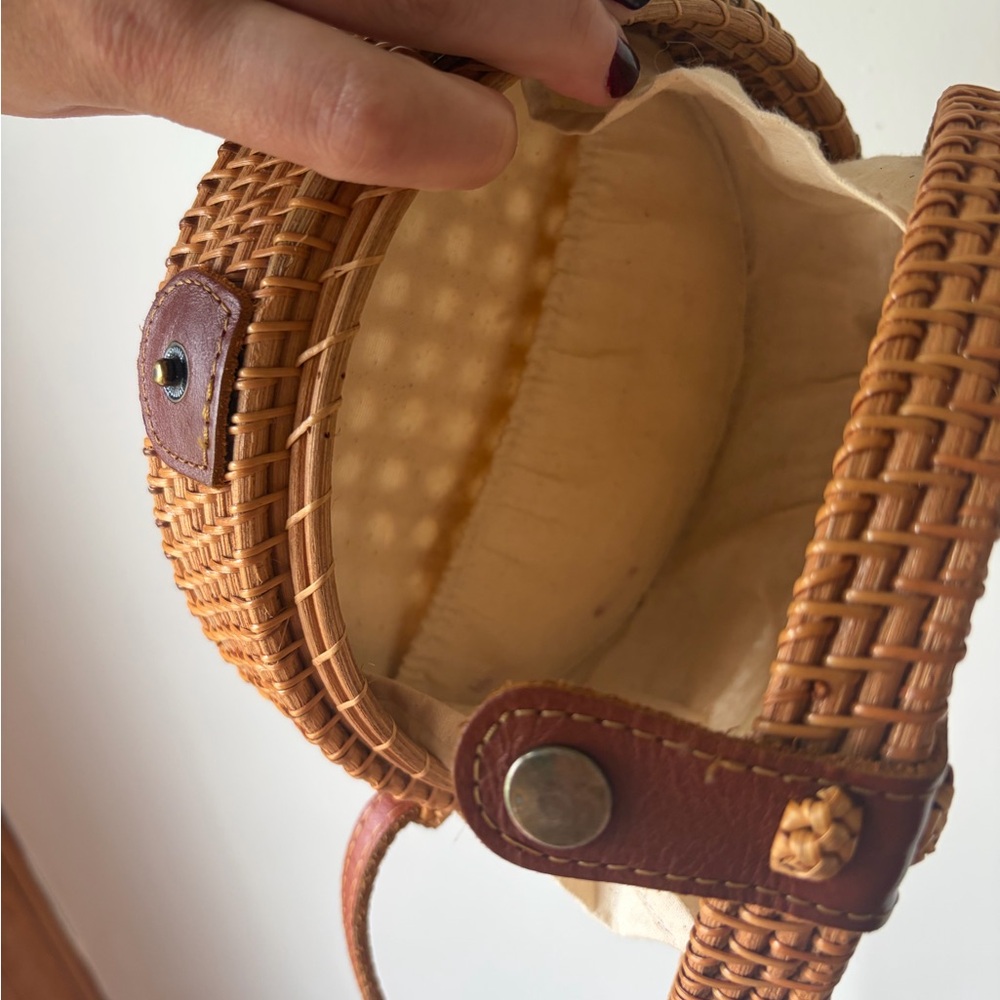 Round Rattan Cane Purse - Picture 4 of 7